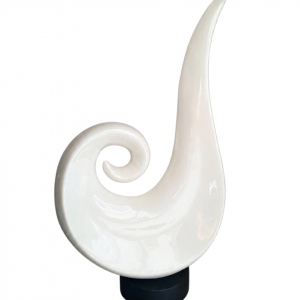 FIGURA ABSTRACTA DECORATIVA EN RESINA BLANCA